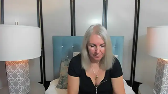 Snapshot of EricaTop chatting on 11.13.25 EricaTop online show from 11.13.25