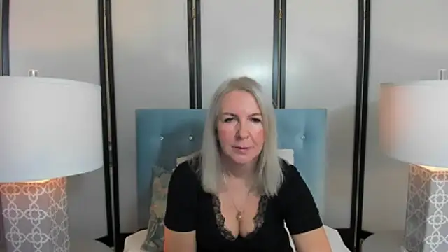 Snapshot of EricaTop chatting on 11.29.25 EricaTop online show from 11.29.25