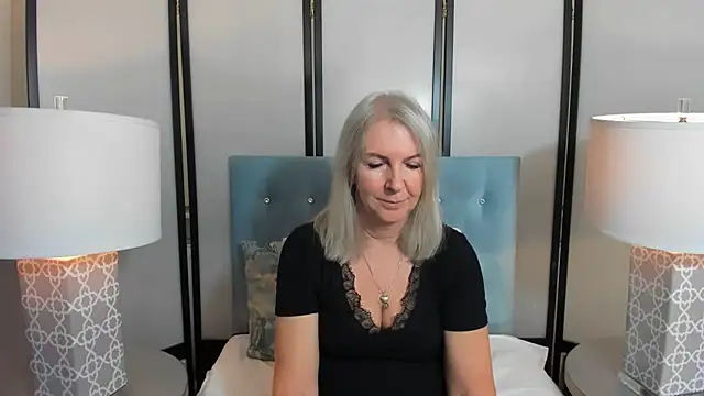 Snapshot of EricaTop chatting on 12.01.25 EricaTop online show from 12.01.25