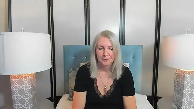 Snapshot of EricaTop chatting on 12.15.25 EricaTop online show from 12.15.25