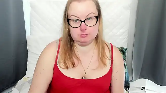 Snapshot of dirtyBonnie chatting on 10.16.25 dirtyBonnie online show from 10.16.25