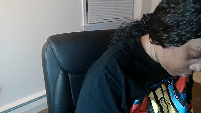 Sexymona1218 online show from 12.18.25