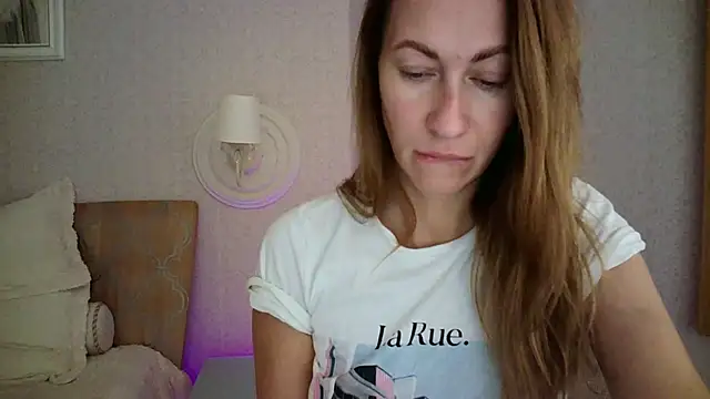 Snapshot of Luna_Hoty chatting on 09.21.25 Luna Hoty online show from 09.21.25