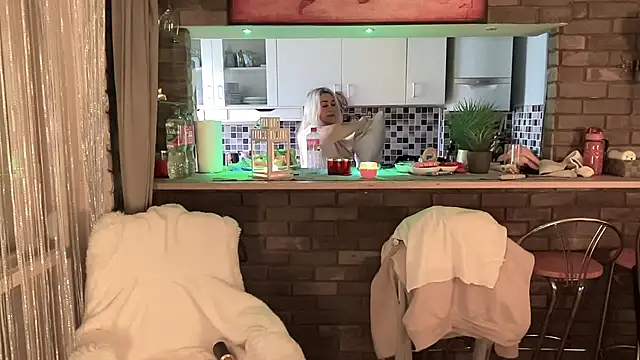 Snapshot of Monageil chatting on 02.02.25 Monageil online show from 02.02.25