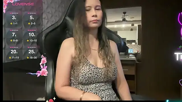 Leilacharlotte online show from 12.14.25