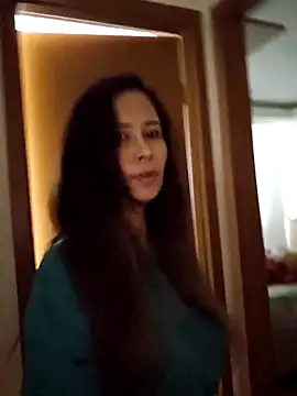 Leilacharlotte online show from 02.28.26