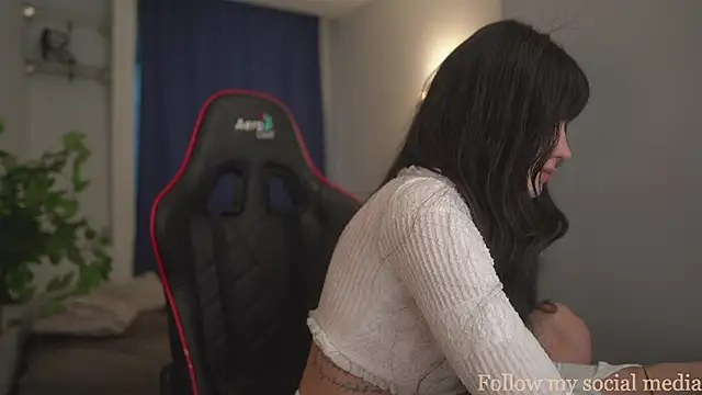 Snapshot of oxxme chatting on 11.15.25 oxxme online show from 11.15.25