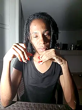 Snapshot of africa_deluxe chatting on 09.12.25 africa deluxe online show from 09.12.25