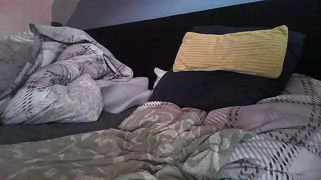 Snapshot of Menic0n chatting on 09.30.25 Menic0n online show from 09.30.25