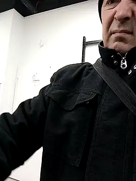 Snapshot of Pokaz2020 chatting on 10.19.25 Pokaz2020 online show from 10.19.25