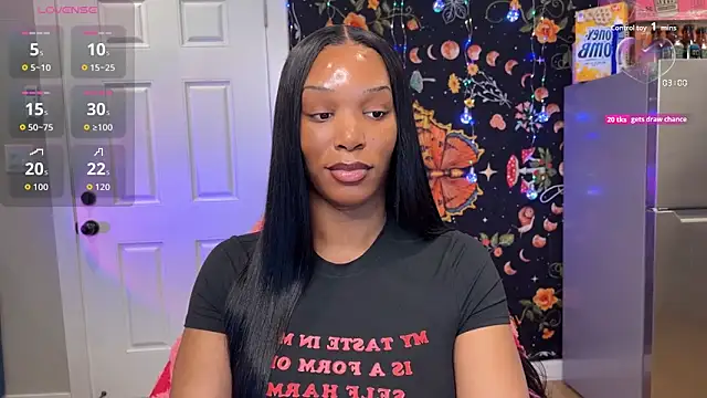 Snapshot of ItalyNayoir chatting on 09.25.25 ItalyNayoir online show from 09.25.25