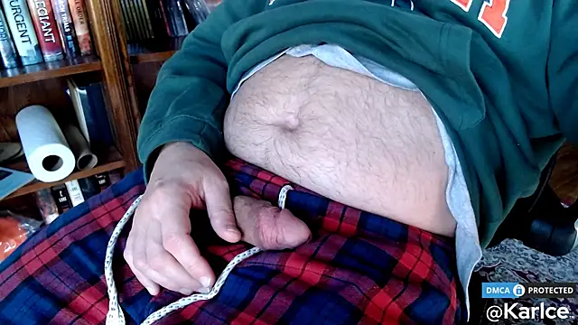 Snapshot of karlce chatting on 12.02.24 karlce online show from 12.02.24