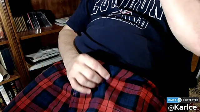 Snapshot of karlce chatting on 12.19.24 karlce online show from 12.19.24