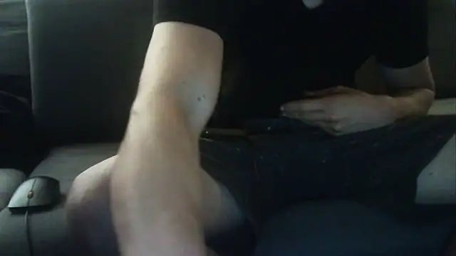 Snapshot of ShyGuyWannaTry chatting on 09.11.25 ShyGuyWannaTry online show from 09.11.25