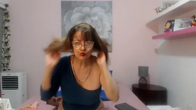 CindyCrawford online show from 04.07.26