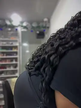 yanza2002 online show from 12.13.24