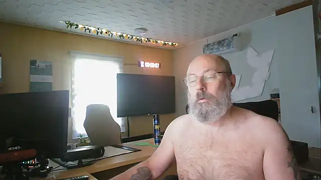 Snapshot of thomber1234 chatting on 07.30.26 thomber1234 online show from 07.30.26