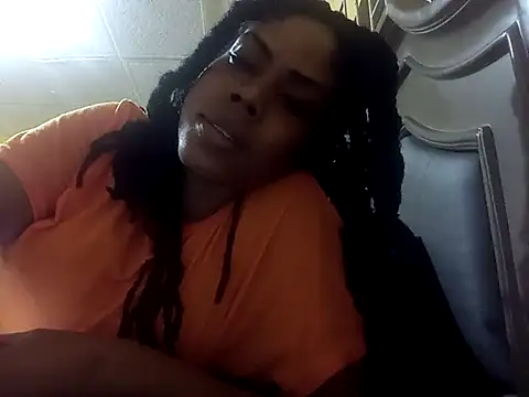 Snapshot of HONEYSWEETS_LIVE chatting on 03.10.25 HONEYSWEETS LIVE online show from 03.10.25