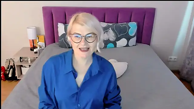 sabrinamacmarren online show from 10.06.25