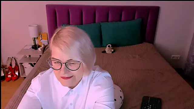 sabrinamacmarren online show from 10.27.25