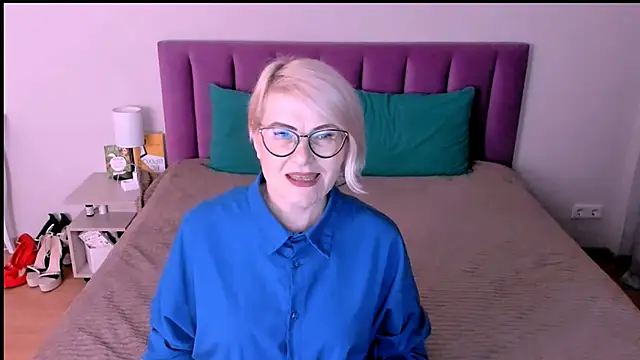 sabrinamacmarren online show from 11.03.25