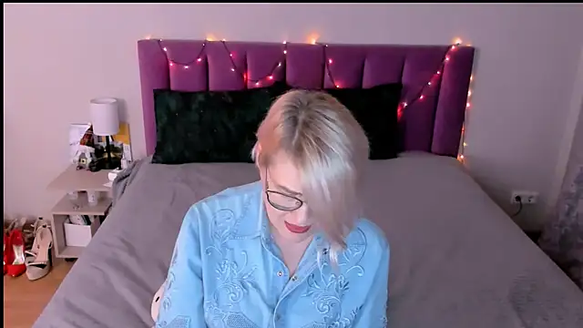 sabrinamacmarren online show from 12.22.25