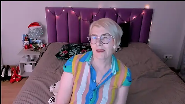 sabrinamacmarren online show from 01.05.26