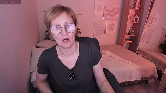 Paris Cherry online show from 04.19.26