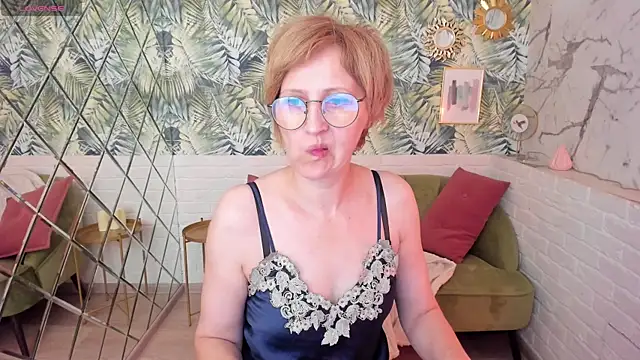 Snapshot of Paris_Cherry chatting on 05.31.26 Paris Cherry online show from 05.31.26