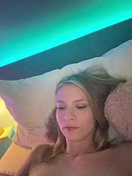 Snapshot of AnastasiaAniess chatting on 12.18.24 AnastasiaAniess online show from 12.18.24