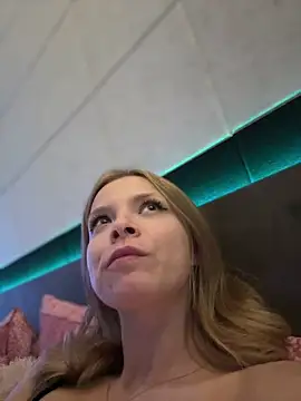 Snapshot of AnastasiaAniess chatting on 03.17.25 AnastasiaAniess online show from 03.17.25