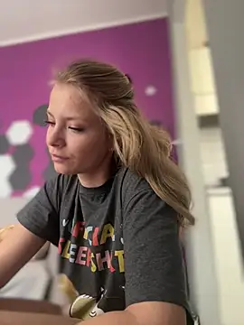 Snapshot of AnastasiaAniess chatting on 03.19.25 AnastasiaAniess online show from 03.19.25