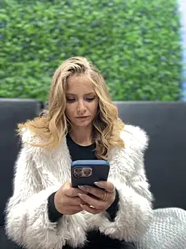 Snapshot of AnastasiaAniess chatting on 10.04.25 AnastasiaAniess online show from 10.04.25