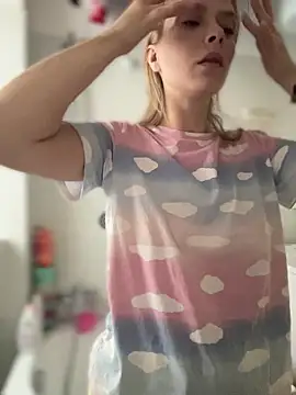 Snapshot of AnastasiaAniess chatting on 10.29.25 AnastasiaAniess online show from 10.29.25