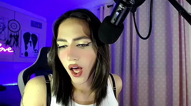 Snapshot of charlottesexxx chatting on 01.28.25 charlottesexxx online show from 01.28.25