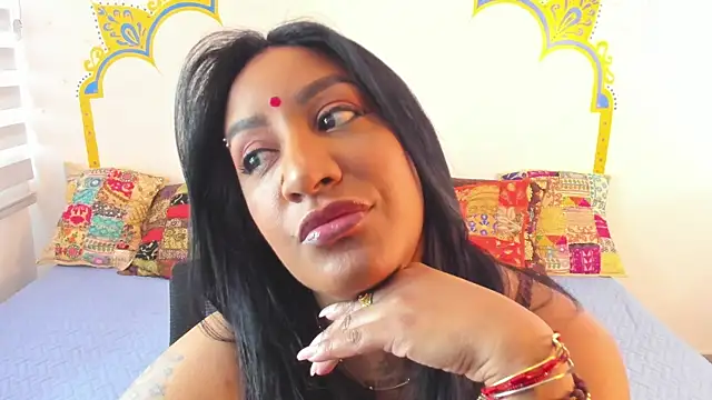 Snapshot of LadyNahir chatting on 10.25.25 LadyNahir online show from 10.25.25