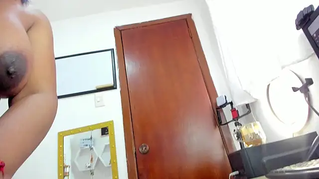 Snapshot of LadyNahir chatting on 10.30.25 LadyNahir online show from 10.30.25