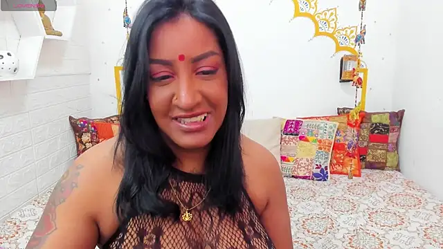 Snapshot of LadyNahir chatting on 05.28.26 LadyNahir online show from 05.28.26