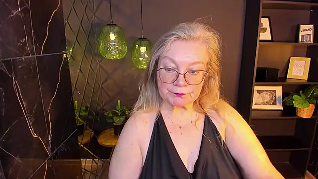 Snapshot of NataliMellow chatting on 04.17.26 NataliMellow online show from 04.17.26