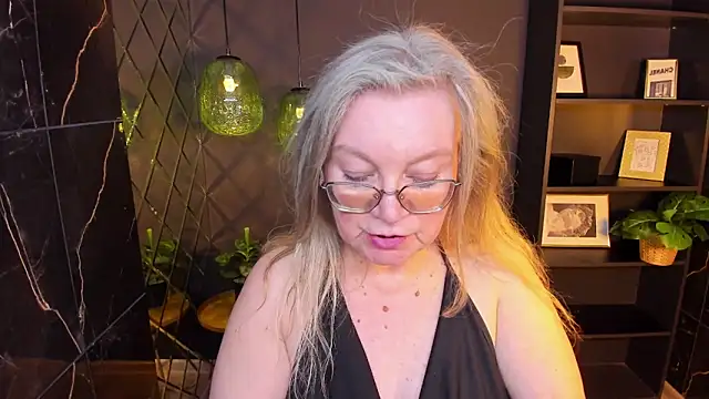 Snapshot of NataliMellow chatting on 04.18.26 NataliMellow online show from 04.18.26
