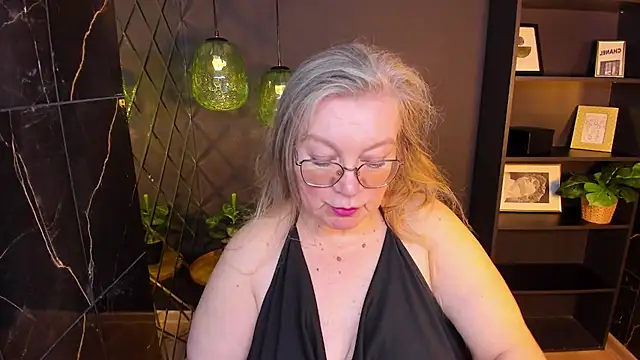 Snapshot of NataliMellow chatting on 04.19.26 NataliMellow online show from 04.19.26
