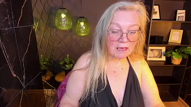 Snapshot of NataliMellow chatting on 04.19.26 NataliMellow online show from 04.19.26