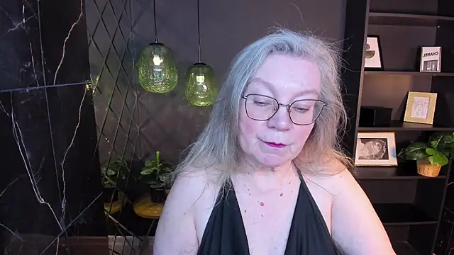 Snapshot of NataliMellow chatting on 04.20.26 NataliMellow online show from 04.20.26