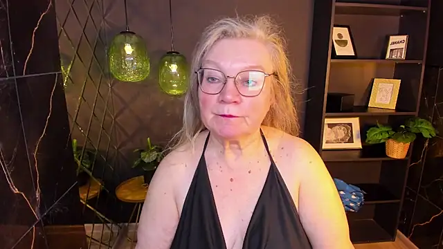 Snapshot of NataliMellow chatting on 04.25.26 NataliMellow online show from 04.25.26