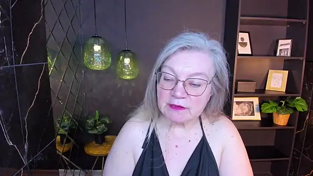 Snapshot of NataliMellow chatting on 05.06.26 NataliMellow online show from 05.06.26