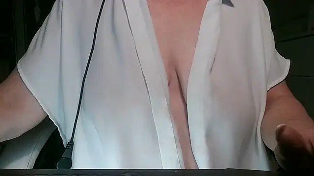 Snapshot of heidi60 chatting on 02.02.25 heidi60 online show from 02.02.25