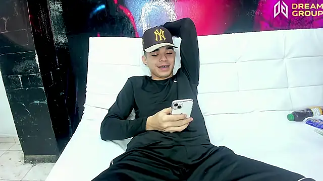 Snapshot of AmazingPartys chatting on 03.24.26 AmazingPartys online show from 03.24.26