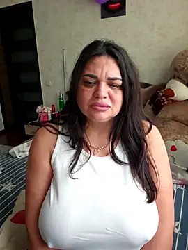 Snapshot of littleRikka chatting on 04.13.26 littleRikka online show from 04.13.26