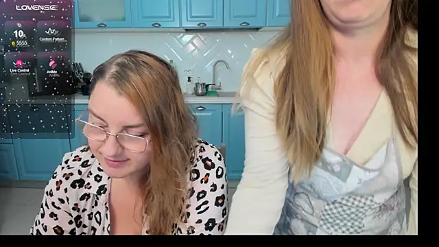 Snapshot of LIVYA chatting on 09.30.25 LIVYA online show from 09.30.25