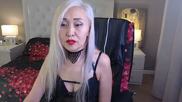 Snapshot of RoxalanaStar chatting on 10.07.25 RoxalanaStar online show from 10.07.25